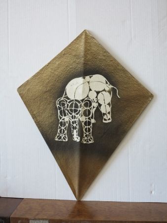 Talla En Madera Toledo - Elephant kite II