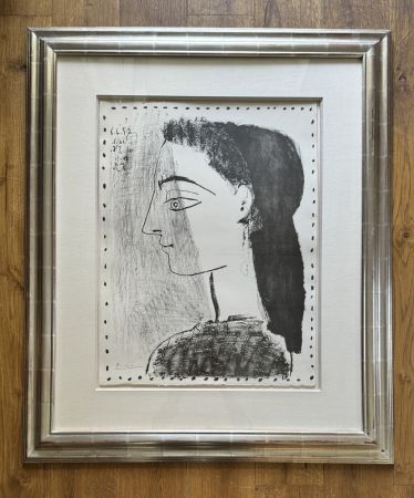 Litografía Picasso - Jacqueline au mouchoir noir