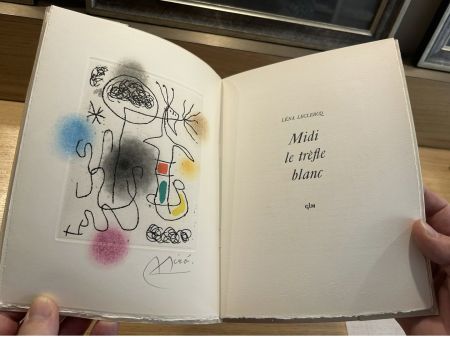 Libro Ilustrado Miró - Léna Leclercq. MIDI LE TRÈFLE BLANC. Une gravure en aquatinte signée (1968)