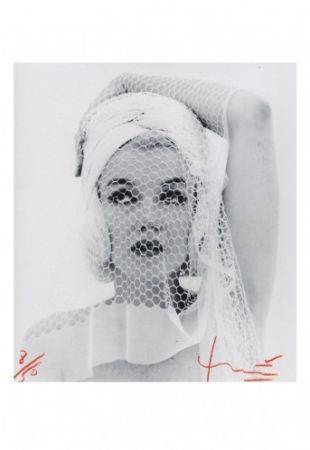 Múltiple Stern - Marilyn looking up in the wedding veil