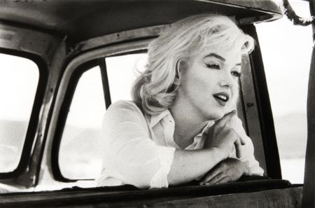 Fotografía Haas - Marilyn Monroe in the Car Looking Forward