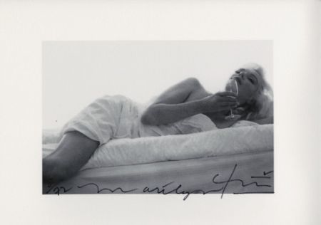 Múltiple Stern - Marilyn wine on the bed