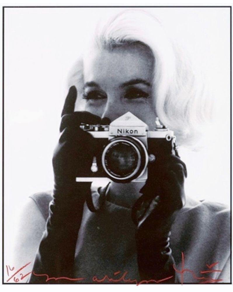 Fotografía Stern - Marilyn with Nikon (Close Up)