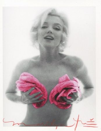 Fotografía Stern - Marilyn with Pink Roses