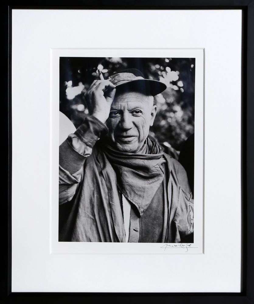 Fotografía Clergue - Picasso a la Feria, revetu des habits de la Pena de Logrono - Nimes, 1959