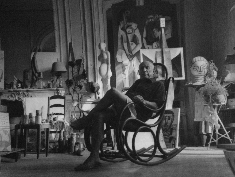 Fotografía Blum - Picasso dans son atelier
