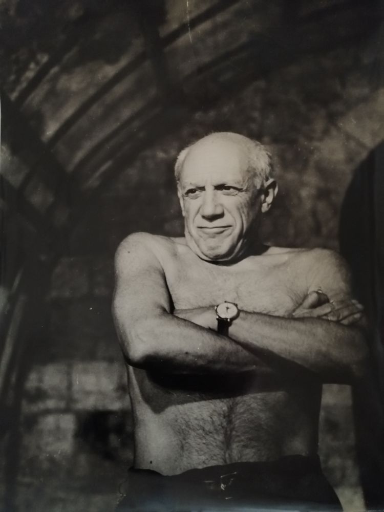 Fotografía Picasso - Picasso les bras croisés