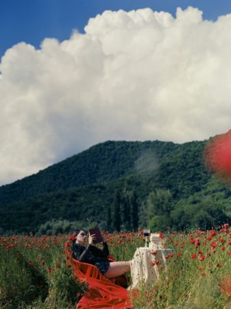 Fotografía Sitchinava - Picnic in a Poppy Field