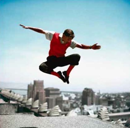 Fotografía Worth - Sammy Davis Jr in mid-air