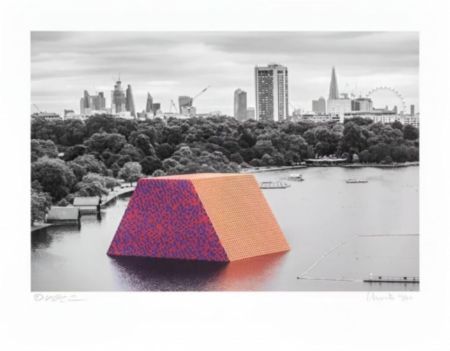 Múltiple Christo - The London Mastaba