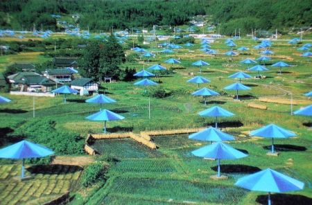 Múltiple Christo - The Umbrellas, Japan-USA, 1984-91, Ibaraki, Japan Site