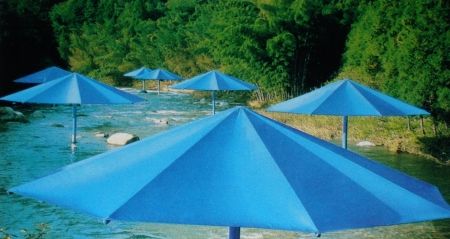 Múltiple Christo - The Umbrellas, Japan-USA, 1984-91, Ibaraki, Japan Site.
