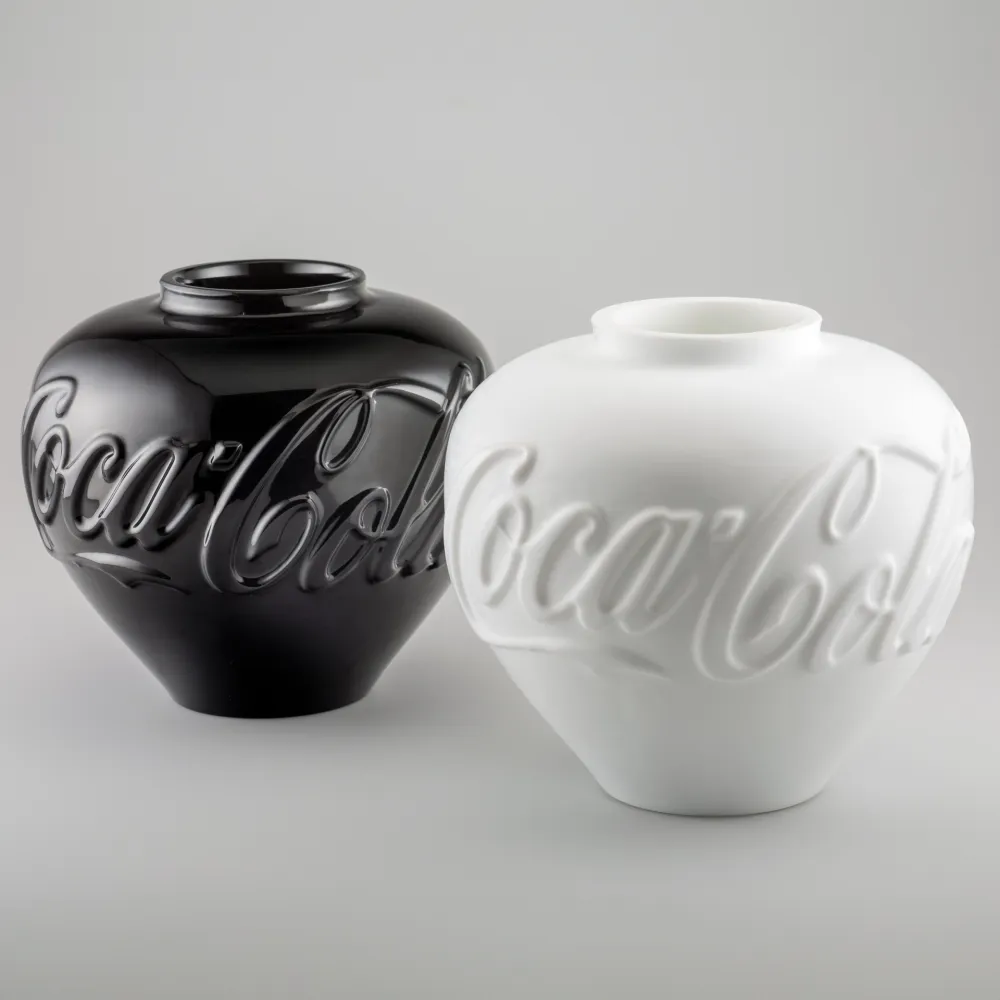 Múltiple Ai - Vases in Black and White (Set of 2)