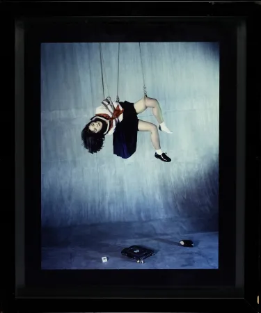 Fotografía Araki - Hanging School Girl