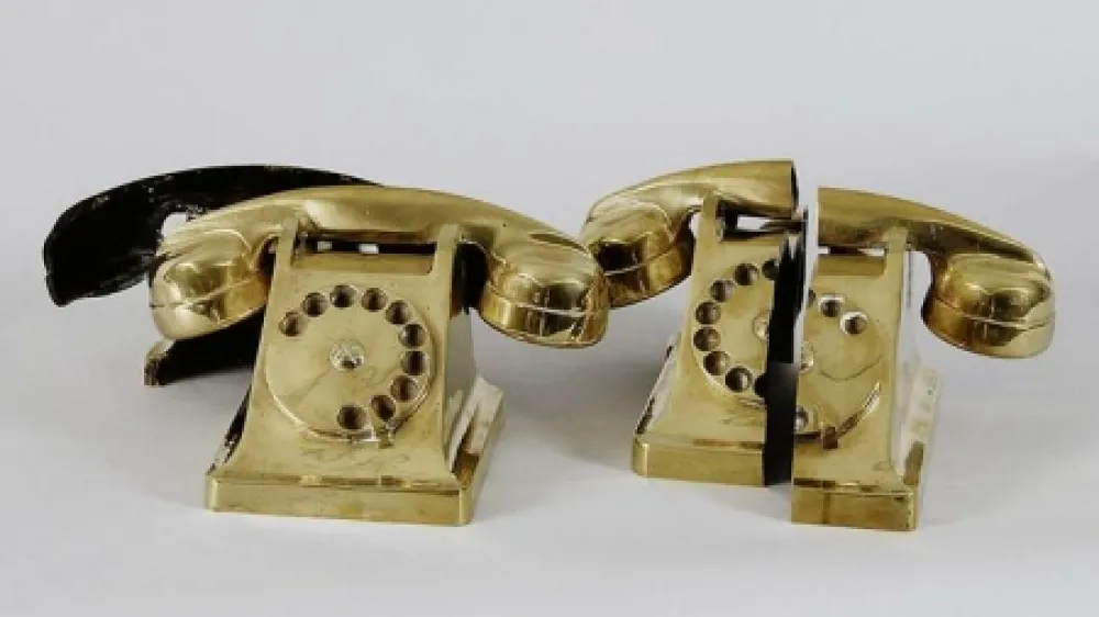 Litografía Arman - Deux Téléphones