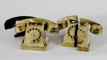 Litografía Arman - Deux Téléphones