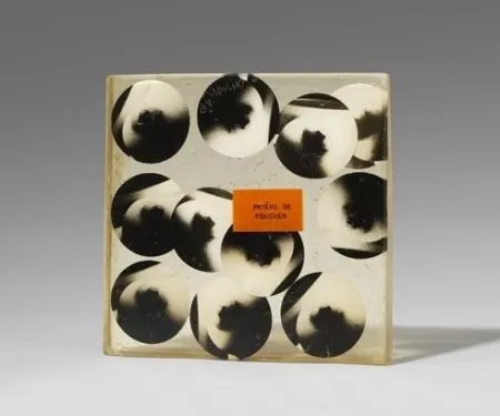 Múltiple Arman - Hommage a Duchamp. To and for RRose Selavy (fotografie)