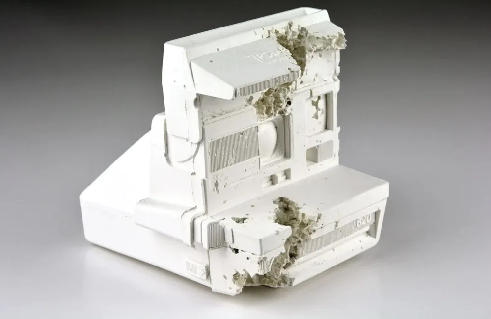 Múltiple Arsham - Future Relic 06 - Polaroid camera