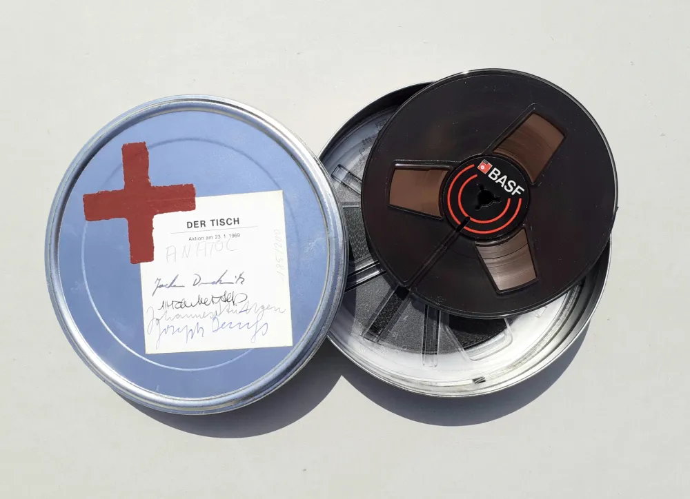 Múltiple Beuys - Der tisch