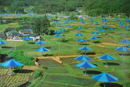 Fotografía Christo & Jeanne-Claude - The Umbrellas, Ibaraki, Japan