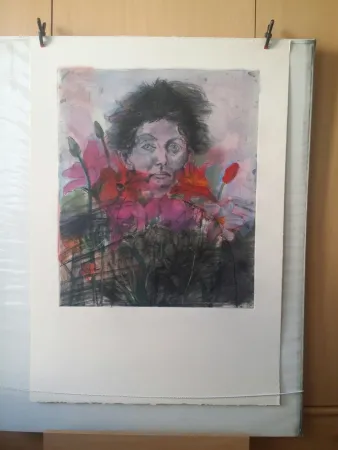 Grabado Dine - NANCY OUTSIDE IN JULY FLOWERS OF THE HOLY LAND (1979 )  GRAVURE SIGNEE ET JUSTIFIEE  AVEC REHAUTS DE COULEURS  EPREUVE UNIQUE sur arches creme  FORMAT 90 X  63 CM ENVIRON  RARE  CATALOGUE RAISONNE D OENCH & FEINBERG 61 P 89 