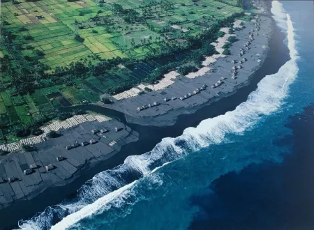 Fotografía Gerster - Die Salzsieder von Kusamba, Bali Indonesien, 1989. 