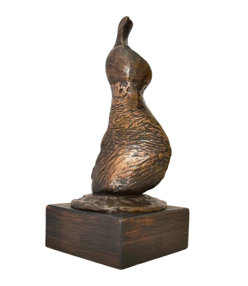 Múltiple Moore - Standing girl, shell skirt