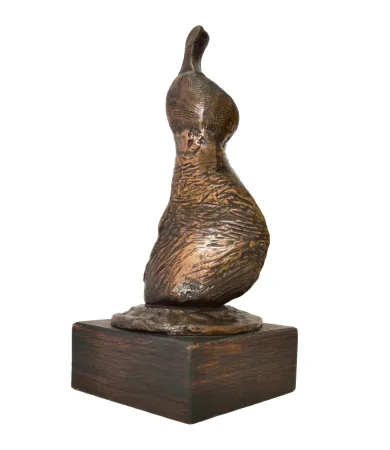 Múltiple Moore - Standing girl, shell skirt