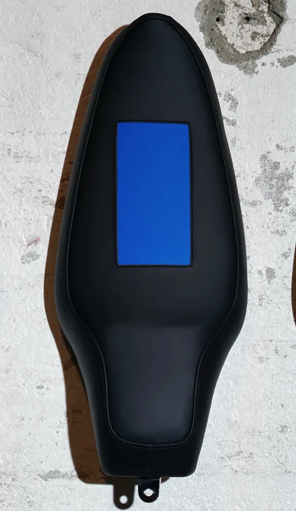 Múltiple Mosset - Untitled (Banana saddle)