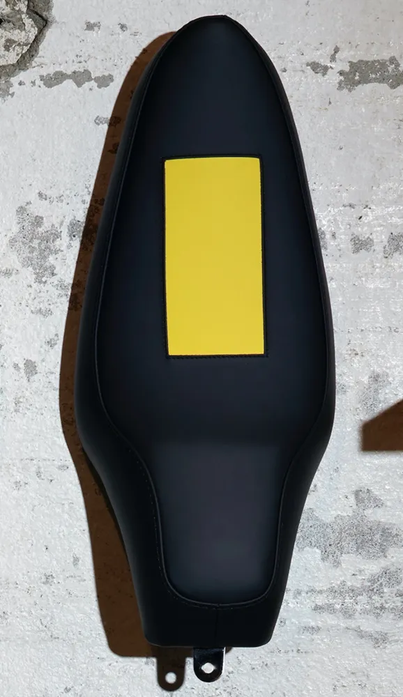 Múltiple Mosset - Untitled (Banana saddle)