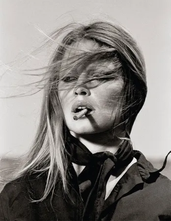 Fotografía O'neil - Brigitte Bardot Smoking a Cigar