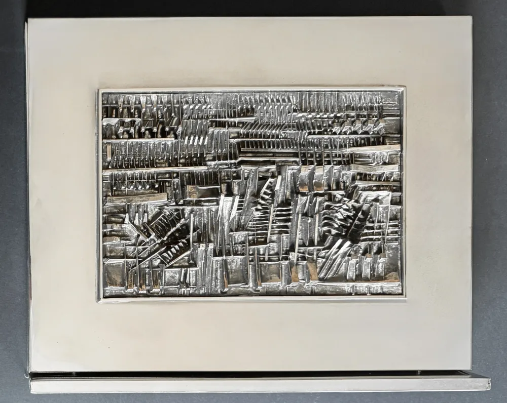 Sin Técnico Pomodoro - Arnaldo Pomodoro (1926 - 2025) - Bassorilievo - Silver sculpture with chrome-plated brass - 1973