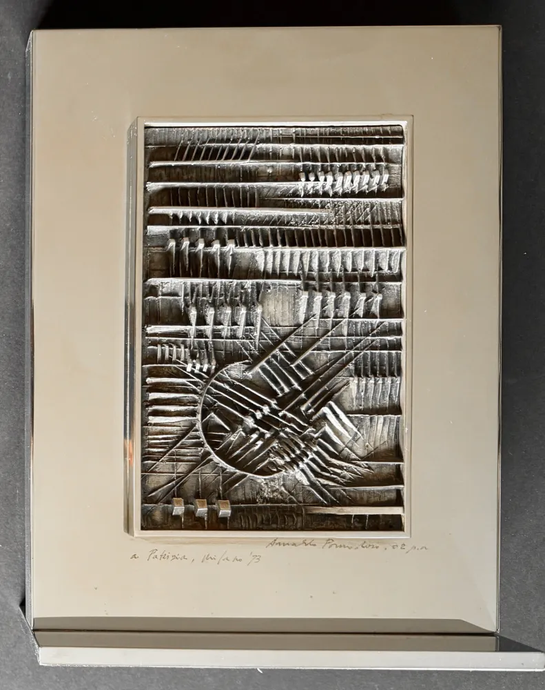 Sin Técnico Pomodoro - Arnaldo Pomodoro (1926 - 2025) - Bassorilievo - Silver sculpture with chrome-plated brass - 1973