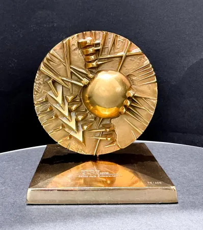 Sin Técnico Pomodoro - Arnaldo Pomodoro (1926–2025) - Disco per BSI - Gilded bronze sculpture with a gilded brass base - 1995