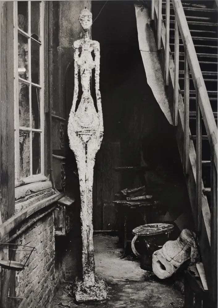 Fotografía Scheidegger - Alberto Giacometti, Frauen-Skulptur