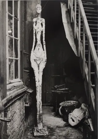 Fotografía Scheidegger - Alberto Giacometti, Frauen-Skulptur