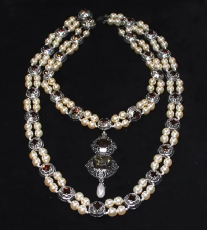 Múltiple Sugimoto - Necklace of Jane Seymour
